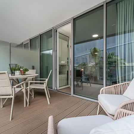 Joivy Luxury Waterfront With Balcony & Parking In * Genua
