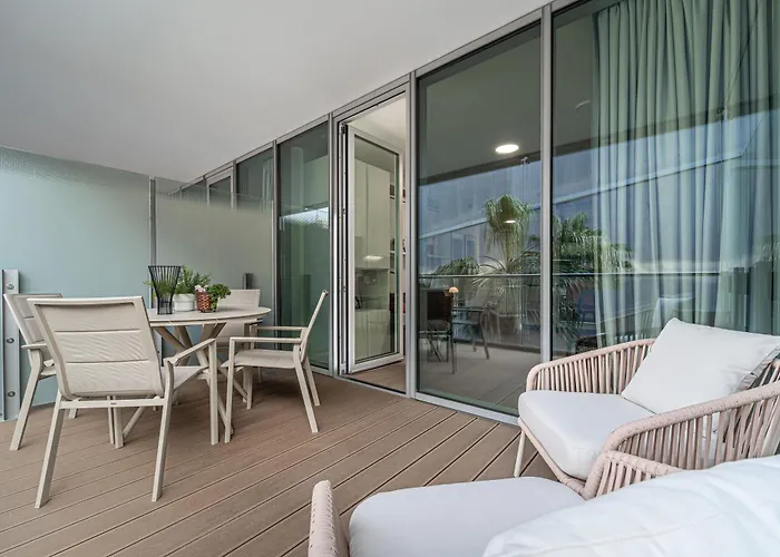 Joivy Luxury Waterfront With Balcony & Parking In * Genua