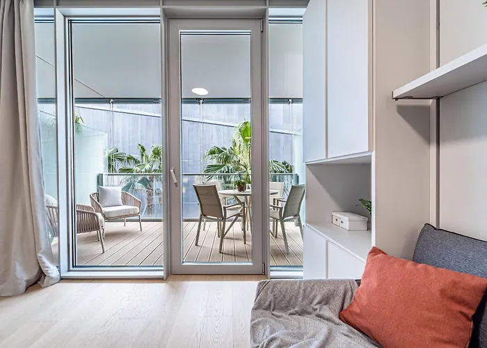 Joivy Luxury Waterfront With Balcony & Parking In Apartment Genua