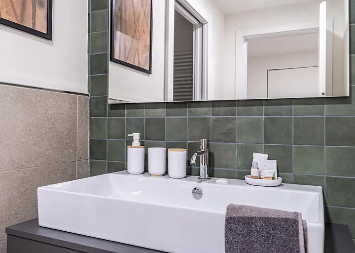 Joivy Luxury Waterfront With Balcony & Parking In Apartment Genua