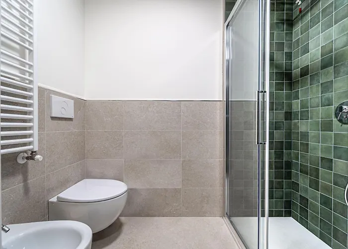 Joivy Luxury Waterfront With Balcony & Parking In Apartment