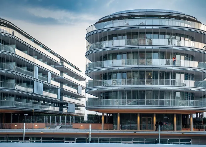 Joivy Luxury Waterfront With Balcony & Parking In Genua