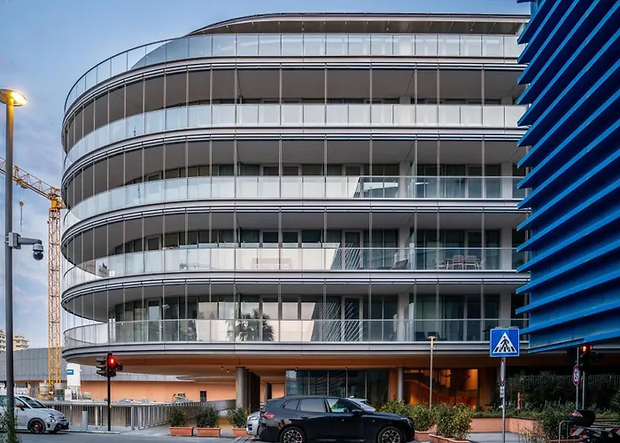 Joivy Luxury Waterfront With Balcony & Parking In Genua