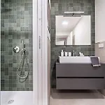 Daire Joivy Luxury Waterfront With Balcony & Parking In Cenova