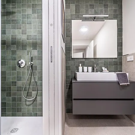 Apartment Joivy Luxury Waterfront With Balcony & Parking In Genua