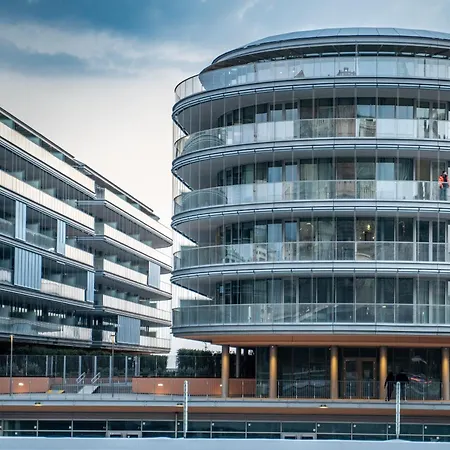 Joivy Luxury Waterfront With Balcony & Parking In Genua