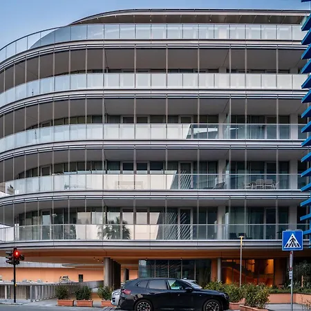 Joivy Luxury Waterfront With Balcony & Parking In Γένοβα